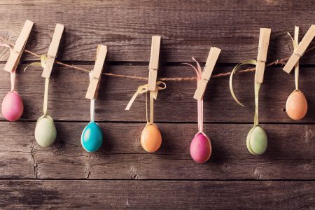 uova appese pasqua