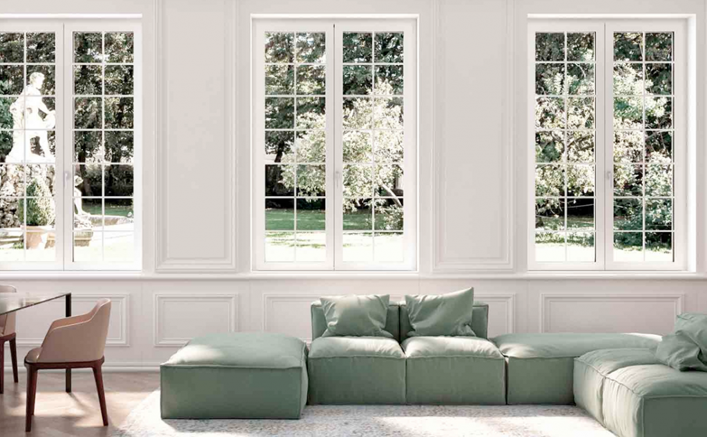 Finestre in pvc bianche con inglesine per la casa classica moderna