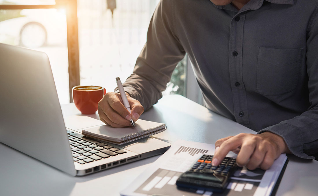 Organizzare la scrivania per lavorare  bene da casa