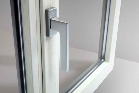 finestre in pvc effetto legno bianco Oknoplast