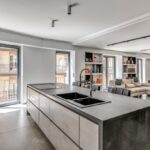 Cucina open space con finestre Prolux Vitro di Oknoplast