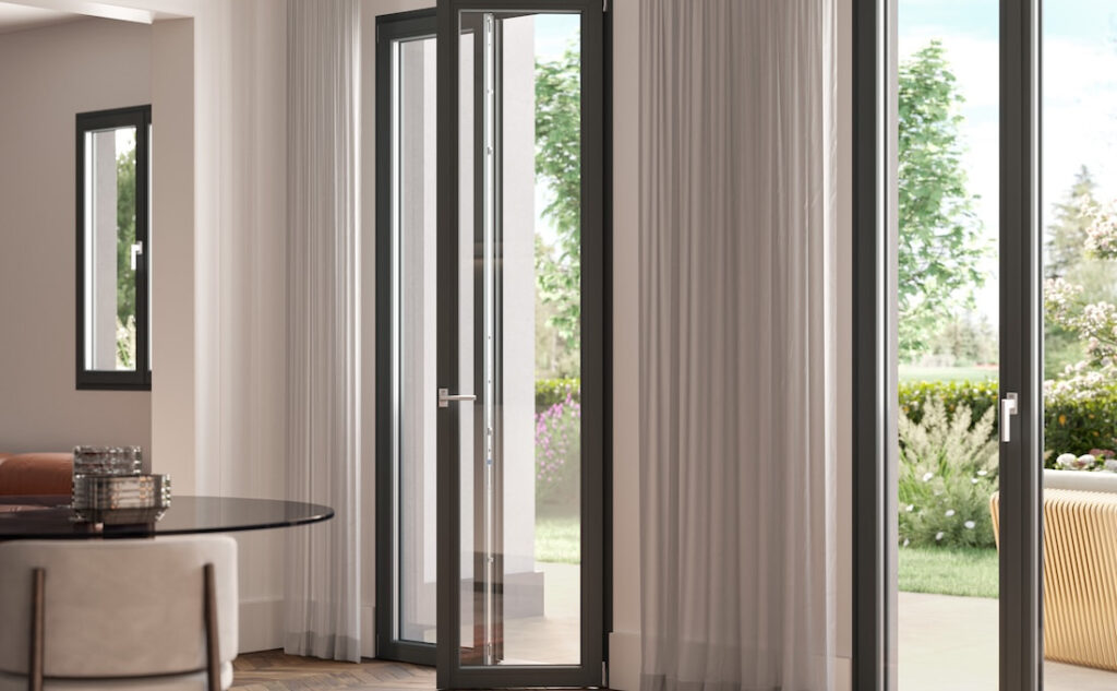 Soggiorno con porte finestre in PVC Prismatic Evolution di Oknoplast