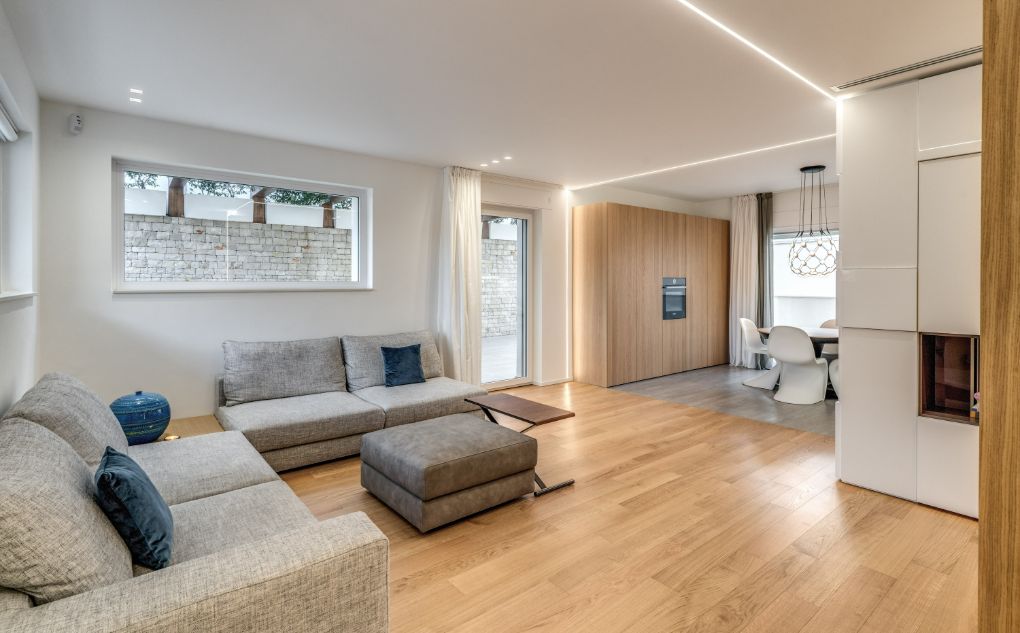 Zona living con accesso al giardino