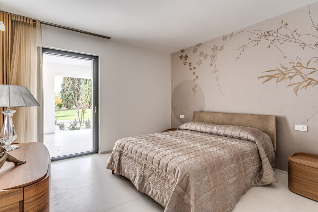 Finestra Oknoplast camera da letto elegante