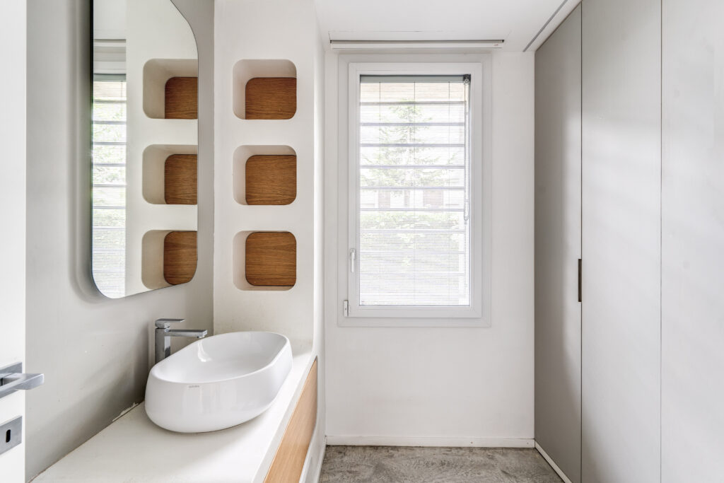 Veneziane integrate negli infissi Oknoplast per regolare luce e privacy