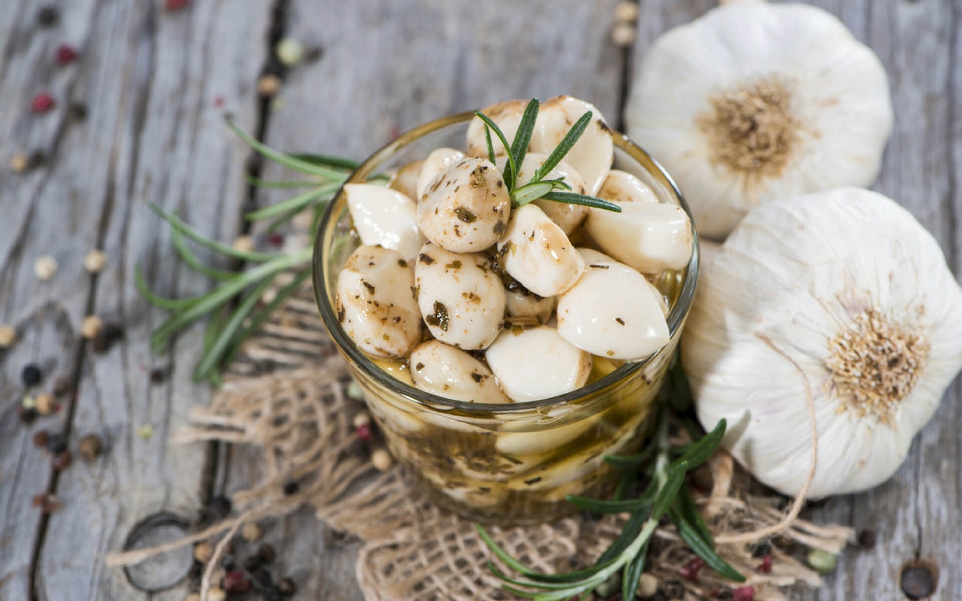 L'aglio è un ottimo antiparassitario naturale e molto utile per eliminare le cimici da casa