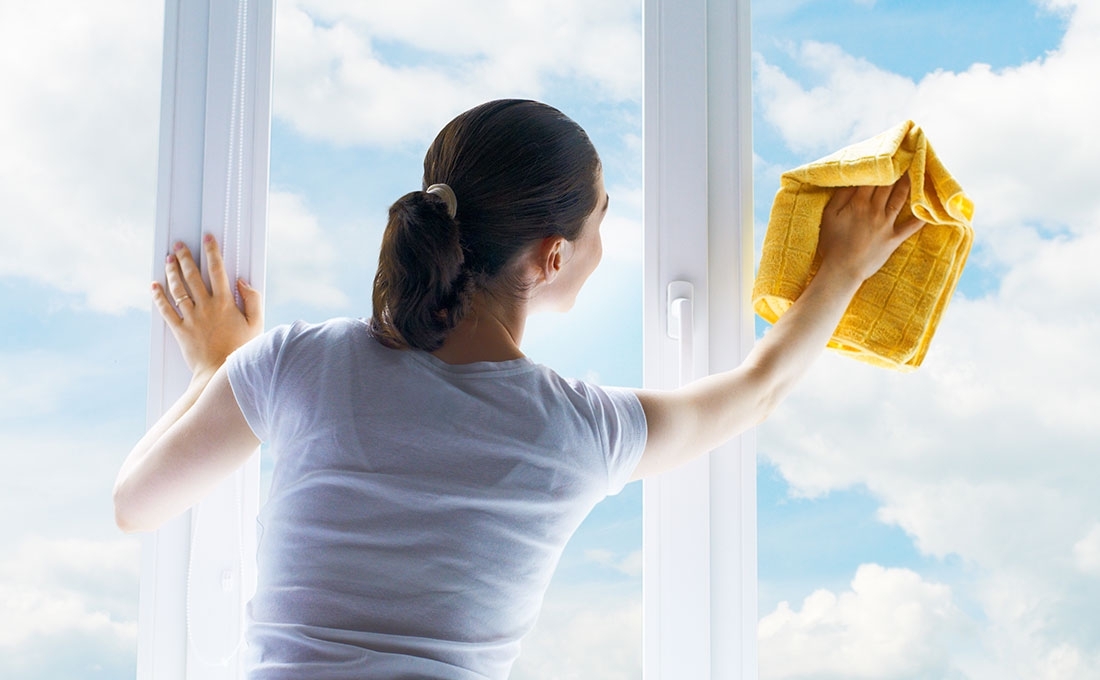Come pulire le finestre senza lasciare aloni