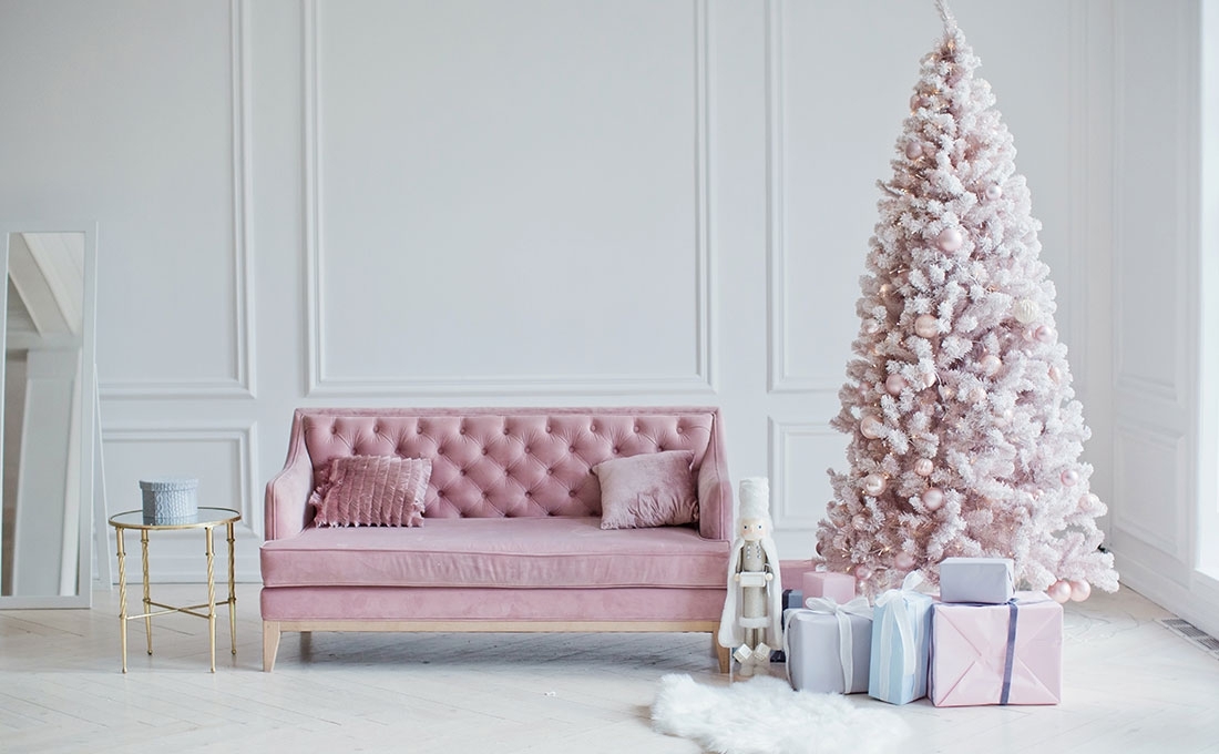 Decorazioni rosa chiaro per un albero di Natale originale 