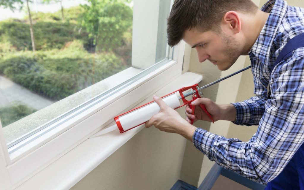 Come sigillare le fessure tra muro e finestra