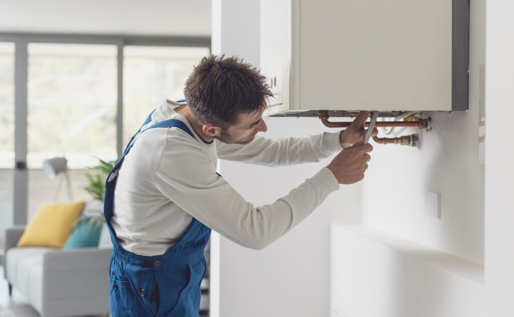 Installare una caldaia a condensazione o pompe di calore per il risparmio energetico