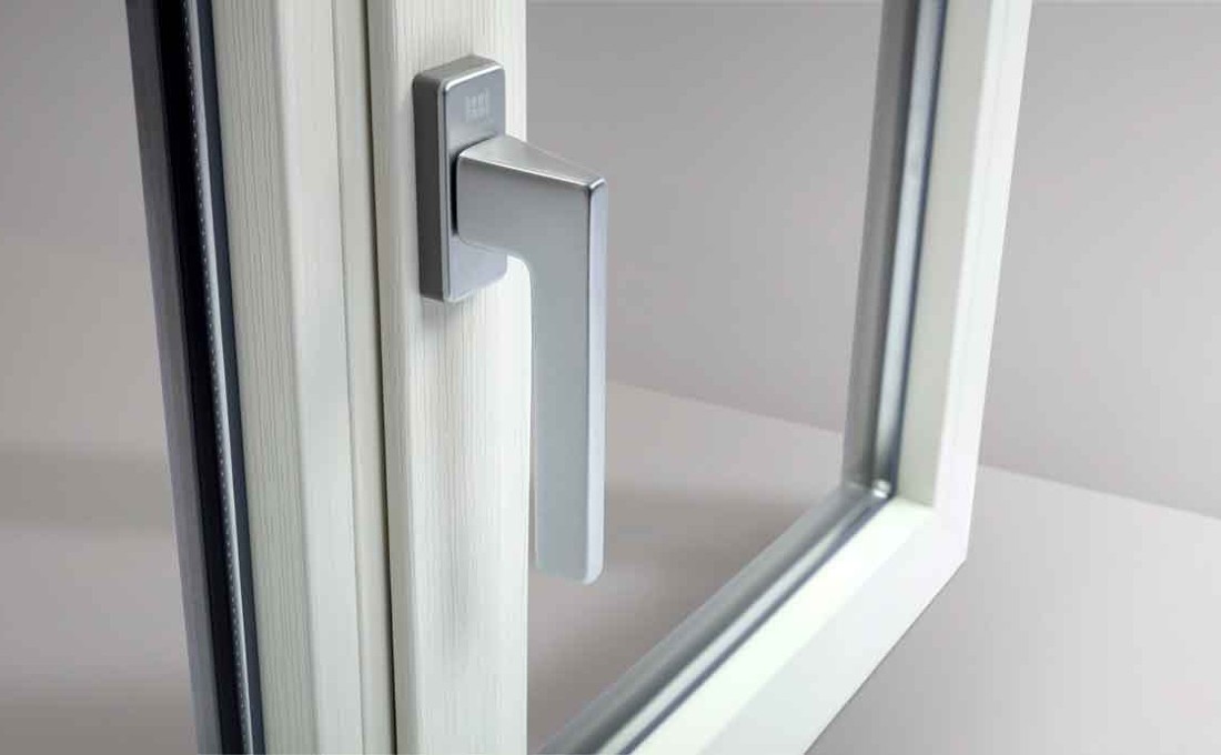 finestre in pvc effetto legno bianco Oknoplast