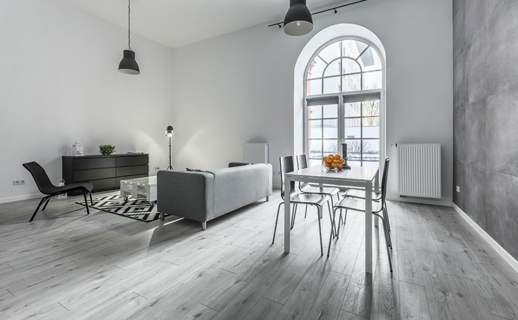 Sala-da-pranzo-parquet-grigio
