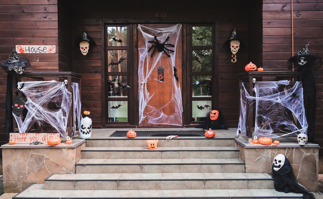 Addobbare l'ingresso di casa per Halloween