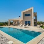 Residenza in Puglia con alzanti scorrevoli HST e Prolux Evolution di Oknoplast