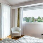 Finestra a bilico di Oknoplast vista dalla camera da letto