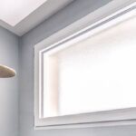 Finestra Prolux Evolution di Oknoplast nel bagno