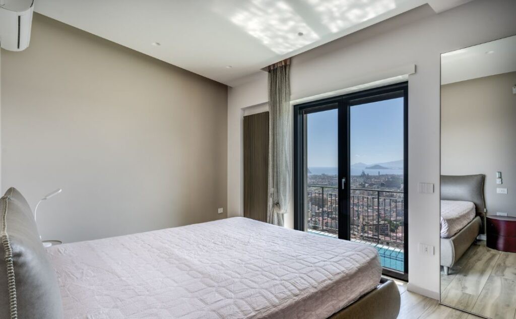 Appartamento con Prolux Vitro a Napoli camera da letto