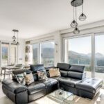 zona living in una villa contemporanea a Palermo ristrutturata con infissi Oknoplast