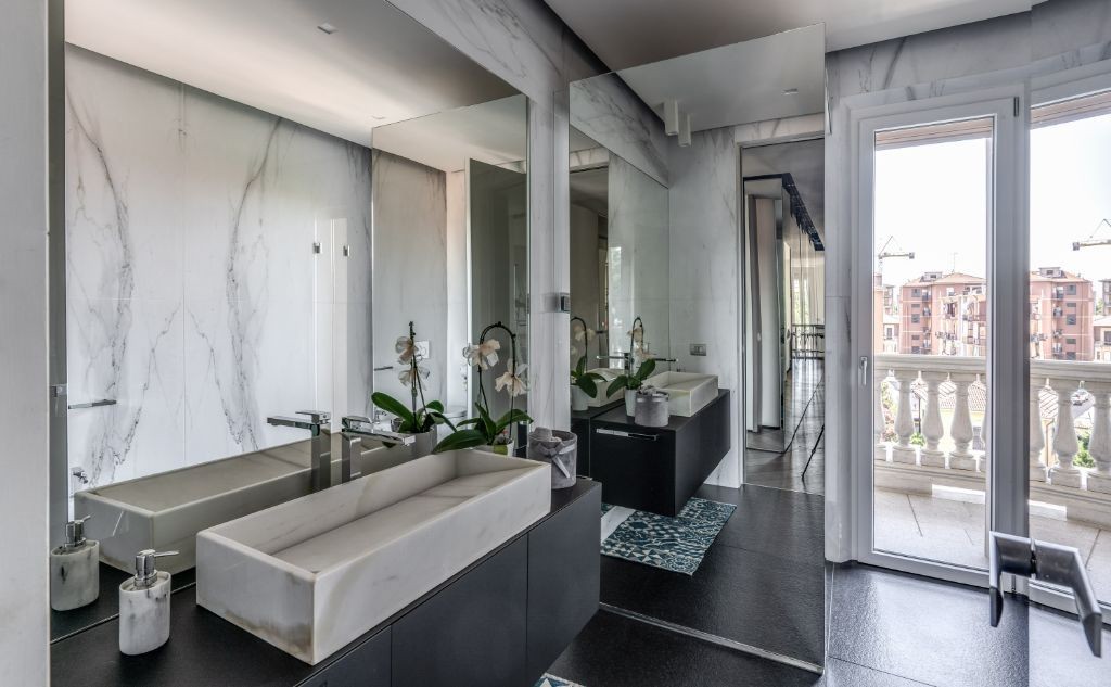 bagno attico Vigevano ristrutturato con infissi Oknoplast