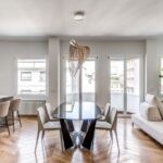 Zona pranzo e zona living dell' appartamento quartiere Isola Milano ristrutturato con infissi Oknoplast