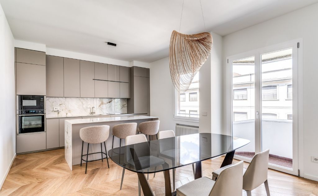La cucina dell'appartamento quartiere Isola Milano ristrutturato con infissi Oknoplast