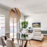 La zona giorno appartamento quartiere Isola Milano ristrutturato con infissi Oknoplast