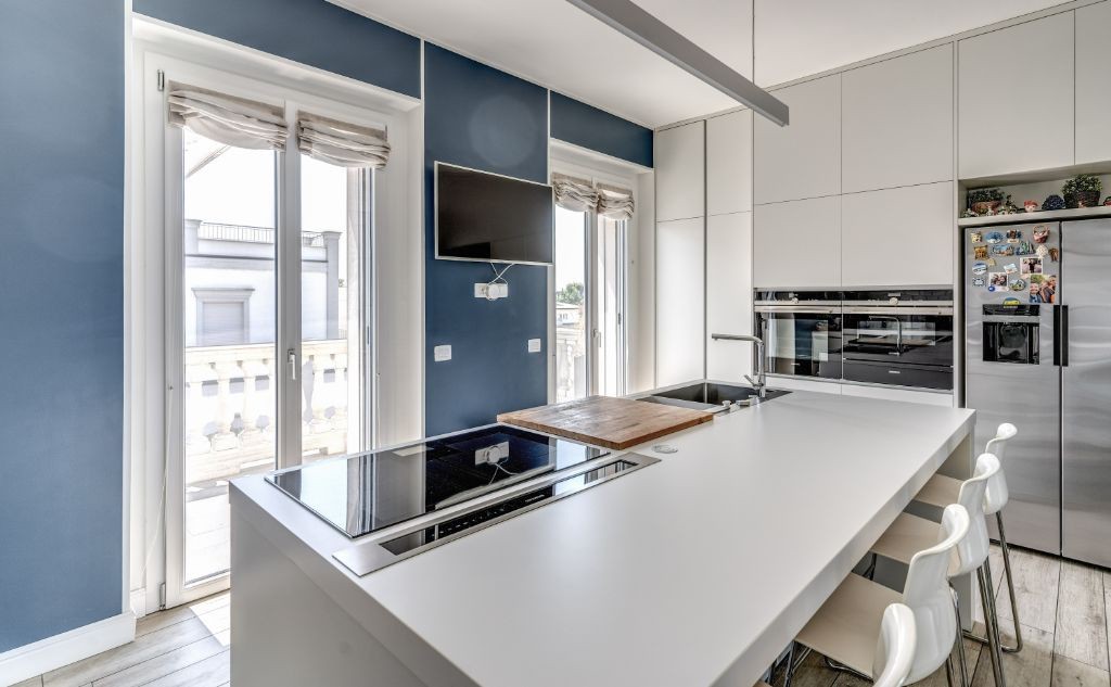 La cucina appartamento Vigevano con infissi Oknoplast