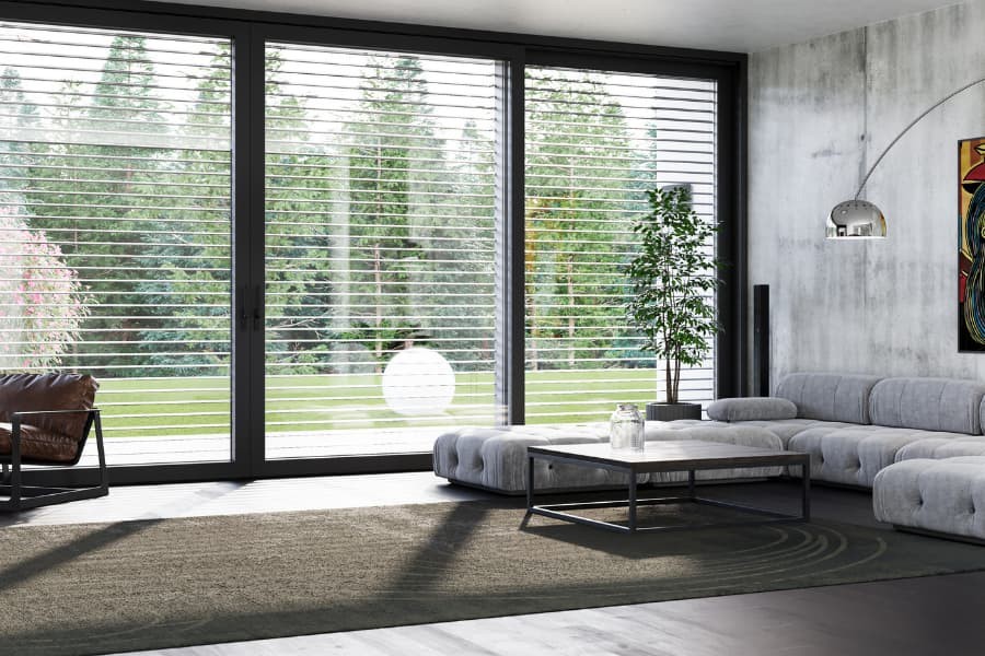 Salotto con alzante scorrevole in PVC HST Motion con frangisole a filo