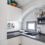 Ristrutturazione cucina in palazzo storico con finestre Oknoplast