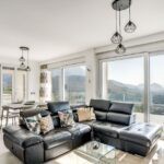zona living in una villa contemporanea a Palermo ristrutturata con infissi Oknoplast