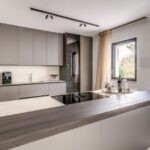 La cucina con piccola finestra a battente Oknoplast