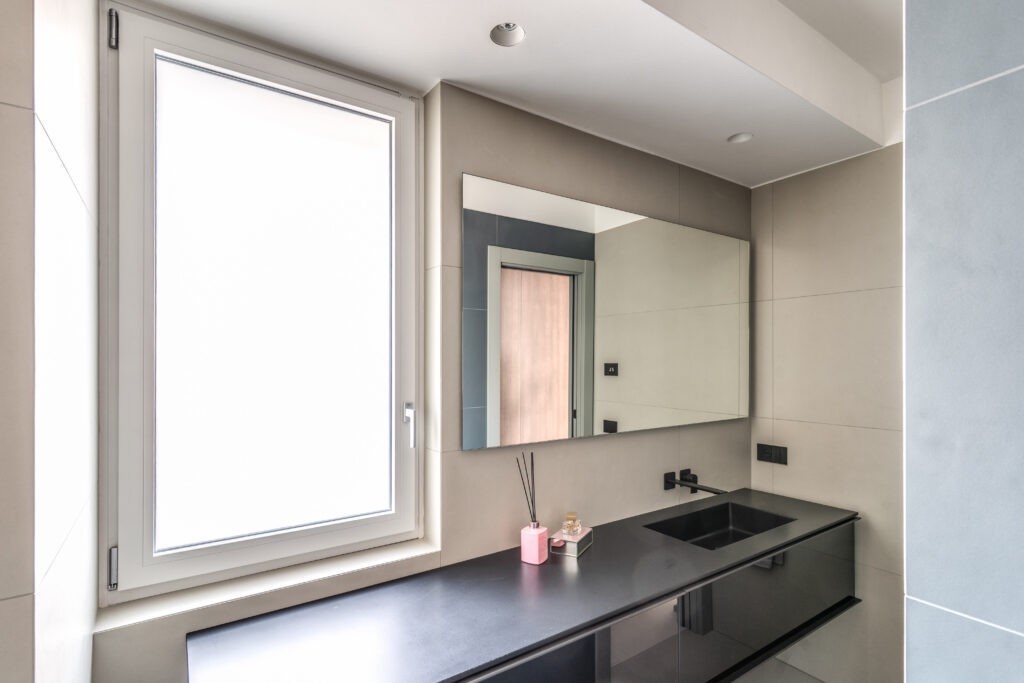 Finestra Squareline di Oknoplast