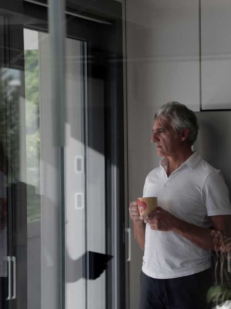 dettaglio degli interni di villa Brando ristrutturata con infissi Oknoplast