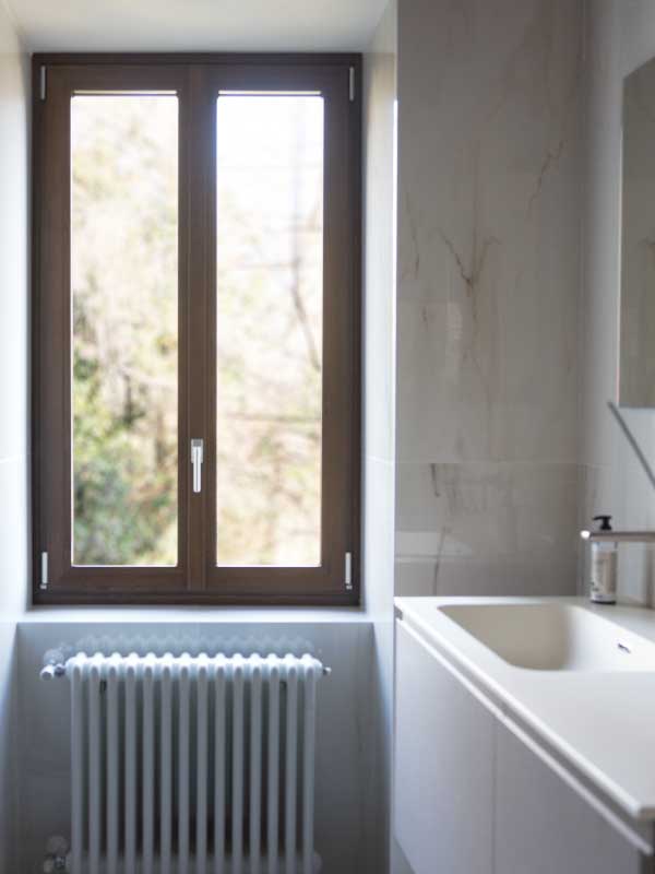 dettaglio bagno del rustico Lago d'Iseo