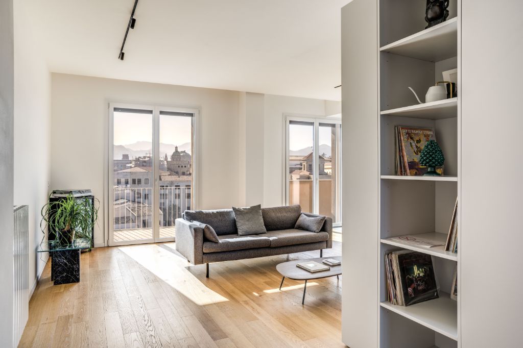 zona living appartamento signorile di Palermo ristrutturato con infissi Oknoplast