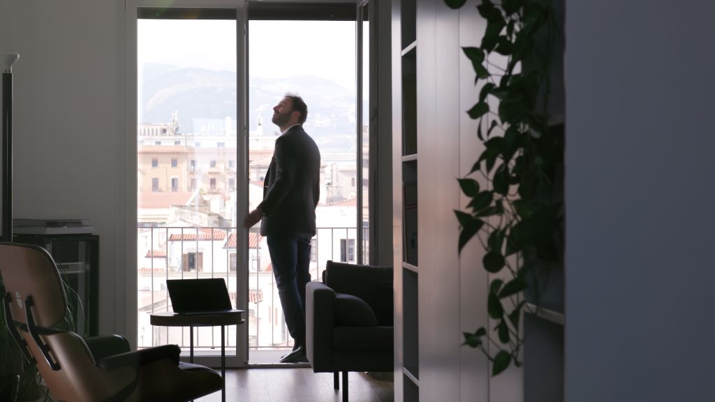 zona living appartamento signorile di Palermo ristrutturato con infissi Oknoplast